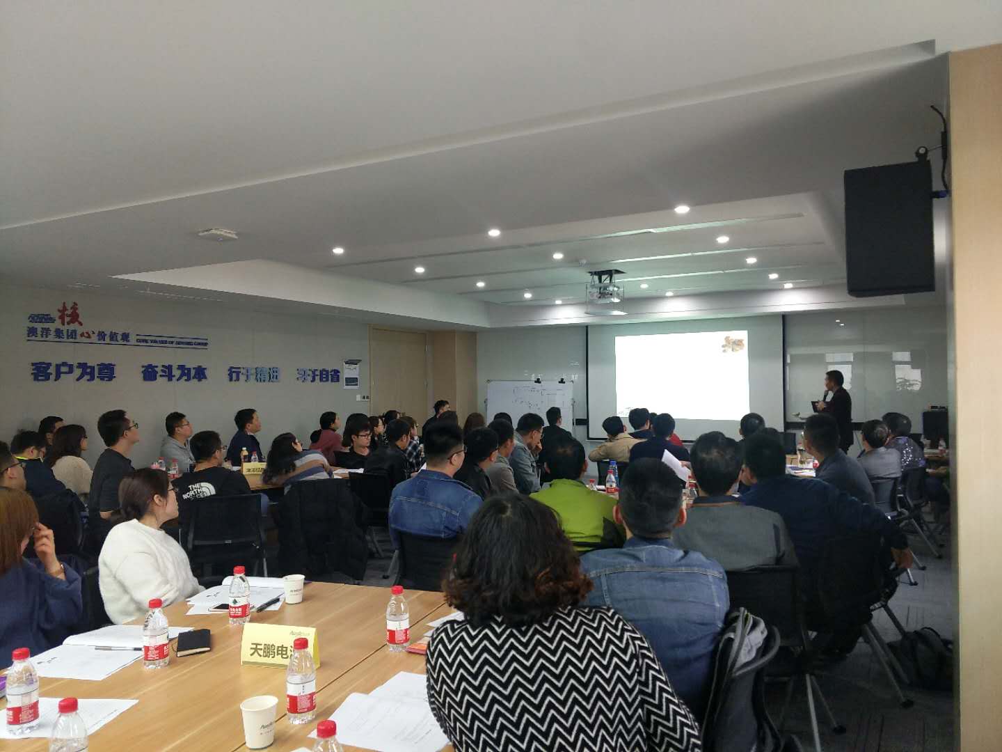 1555720385122799tHRb.jpg 1b7199de4c4484296927def03994848.jpg